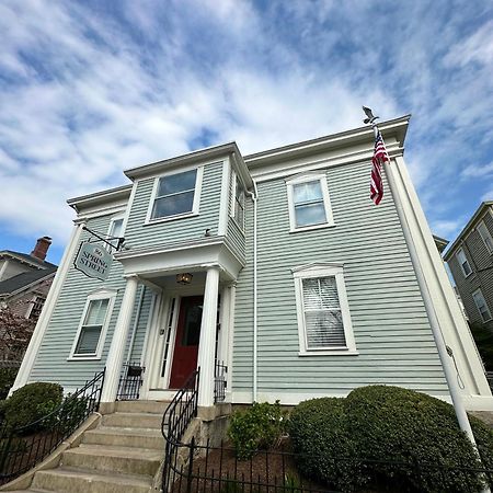 Entire Charming Victorian Home Downtown ניופורט מראה חיצוני תמונה